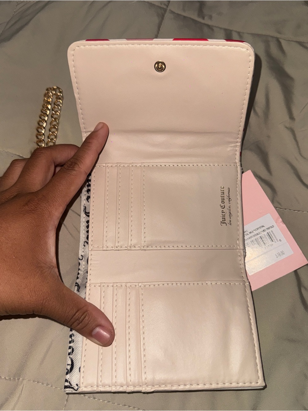 Juicy Couture White Wallet with Pink and Red Lip Print and Gold Chain - Picture 3 of 5